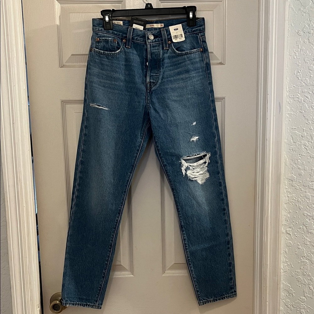 NWT Levi’s Wedgie High Rise Distressed Medium Blue Jeans, sz 26